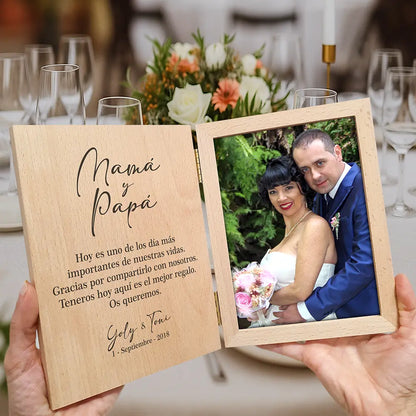 Marco de fotos tipo libro personalizado de madera para boda